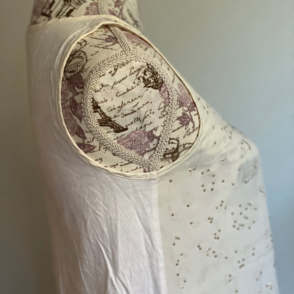 Jennifer Lopez White/ cream tank gold gems